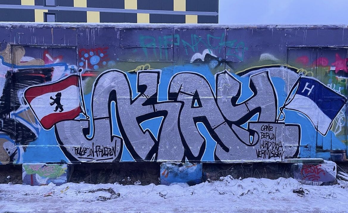 🖤🕯️ „Ganz Berlin wird dich vermissen“ Ruhe in Frieden, Kay Bernstein! 📸 @blauweisserspandauer
_____
#hahohe #herthabsc #kaybernstein #berlin