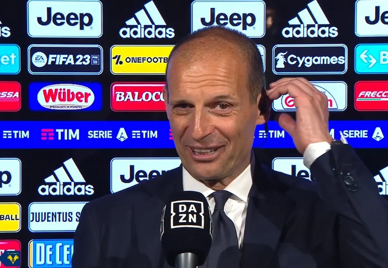 La battuta su "guardie e ladri" è da OSCAR. Ma nessuno si rende conto di quanto sia GOBBO oltre che bravo? Non ricordo una perculata ai cartonati così intelligente e diretta dai tempi di Moggi. #Allegri stella allo Stadium. SUBITO. #Juventus #JuventusSassuolo #JuveSassuolo