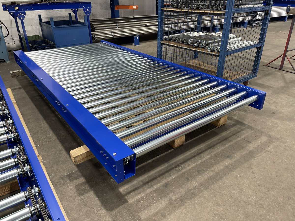 Chain driven roller conveyors, manufactured with a custom front profile to multiple aid side transfer arms, produced for a machine builder. conveyorsections.co.uk/chain-driven-r…