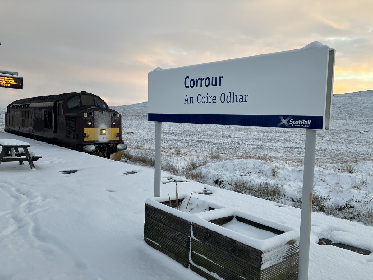 Philfaethefort's tweet photo. The sun came out briefly (very briefly) today whilst patrolling on the WHL. Unusually there was less snow here than in Fort William https://t.co/9Z4Bjl3I8z