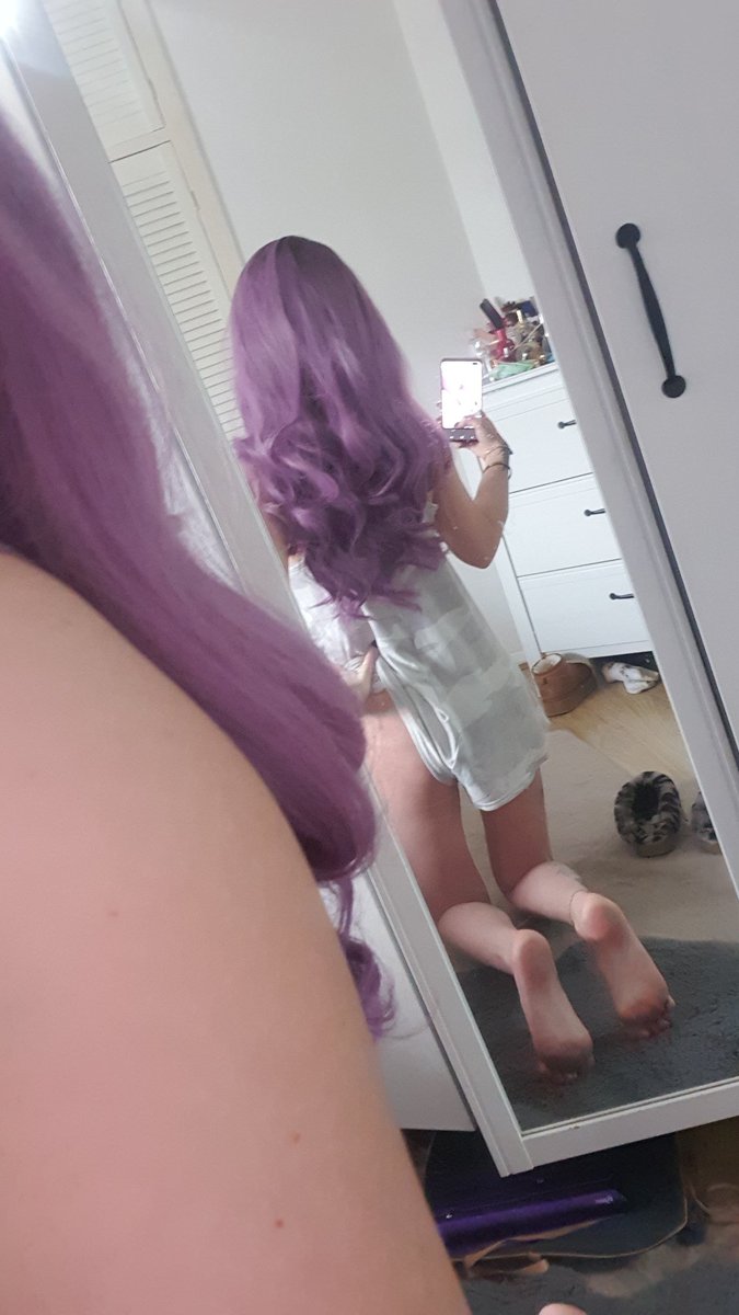 leximaefxxt's tweet photo. My soles are meant for licking 😛

#feetseller #feetpicsforsales #paypig #feetworshi̇p #Feet #feetvideos #FeelingMyself #foot #FYP #soles #toes #joi #sexy https://t.co/E5xkotZaEd