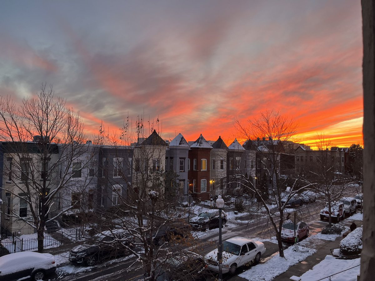 missnsisson's tweet photo. The #snowdaydc ❄️☃️delivers one final gift over #hstreetne. https://t.co/q9ujHX9aYj