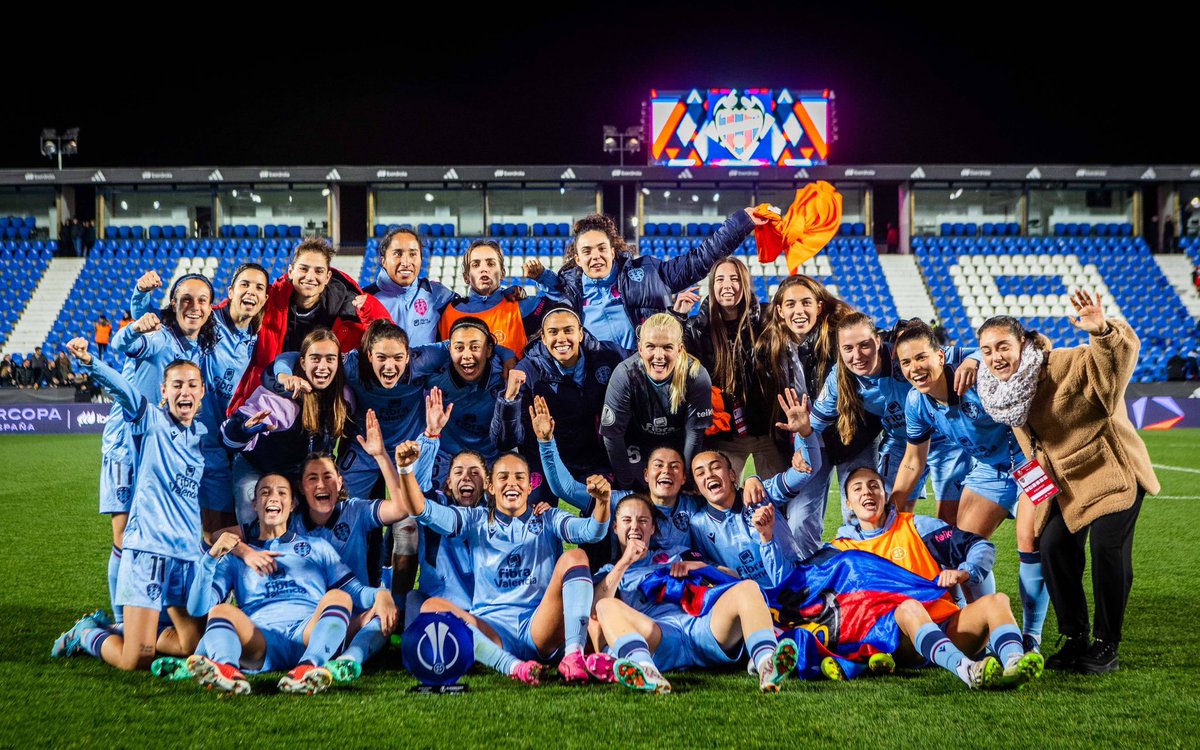 LUDfemenino's tweet photo. 💙❤️ 𝑬𝑸𝑼𝑰𝑷𝑨𝒁𝑶 💙❤️

#SuperCopaFemenina https://t.co/r3FeABUKdY