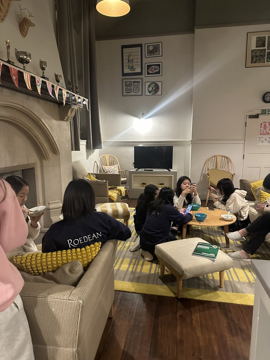 RoedeanHouses's tweet image. Crimble Crumble night in #house2 this evening. The girls had a choice of ice cream, squirty cream or custard with their hot dessert! The perfect evening snack for a cold winters night ❄️💛 #iloveboarding #bsaboarding
