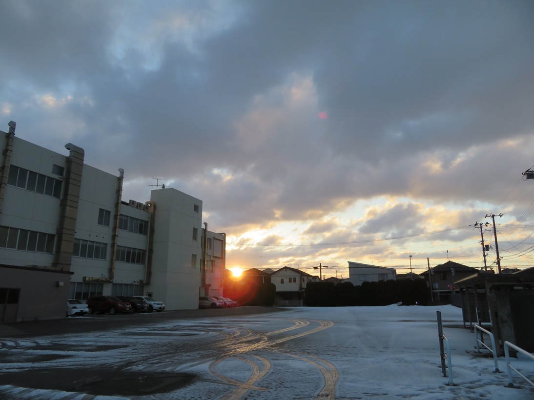 koutan_syougai's tweet photo. 新潟市西区の新潟工業短期大学 構内から(^^)/
朝日を浴びて元気に!
#新潟工業短期大学 #自動車 #生涯学習 #自動車整備士 #メカニック #車好きと繫がりたい #バイク好きと繫がりたい #新潟県 #新潟市 #新発田市 #聖籠町 #胎内市 #村上市 #佐渡市 #太陽 #朝日 #sunris #いまそら #今空 #イマソラ https://t.co/ikdkJtbfzj