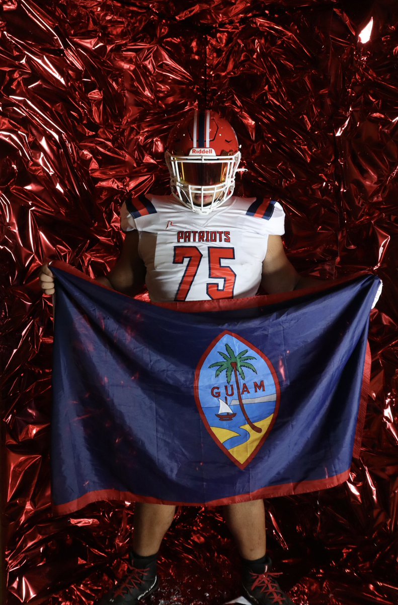 jaedenlane75's tweet photo. Maga’låhi reppin for the culture.....🇬🇺🤙🏽
#CHamoru #Guam #pacificislander #marylandhighschoolfootball #defensivelinemen https://t.co/pgBmnfWatx