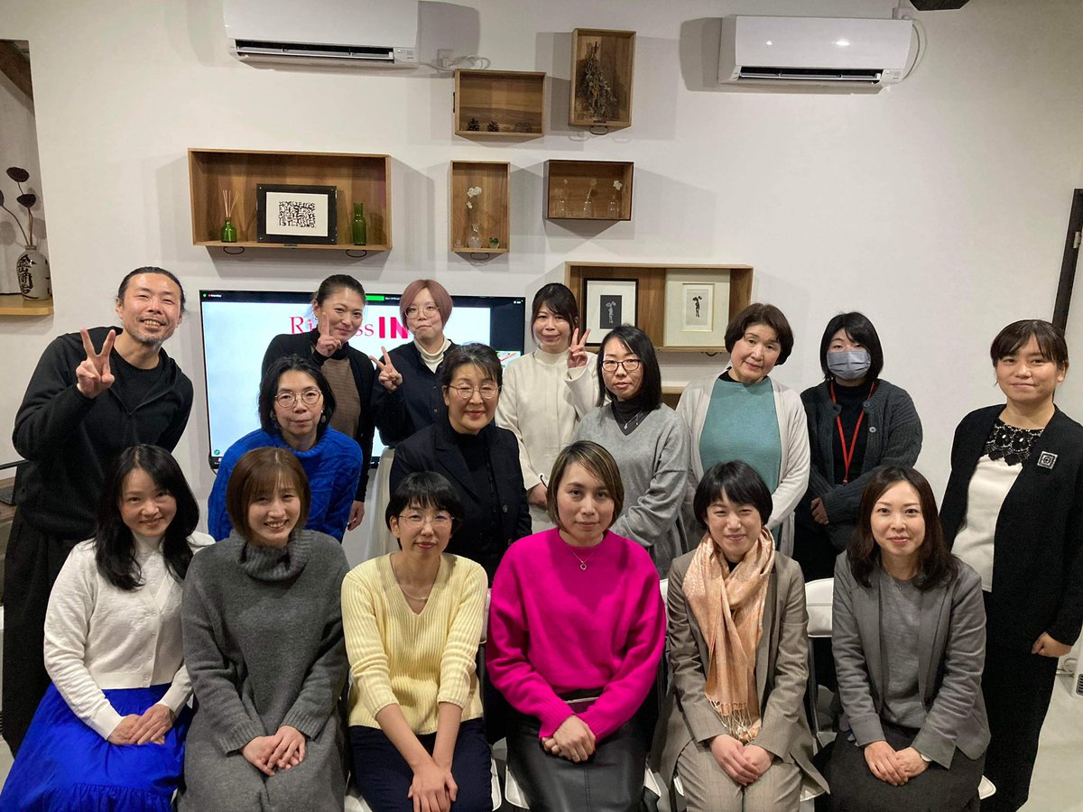maedakamari's tweet photo. 毎月開催している女性活躍支援事業のRintoss IN
鯖江にゲスト講師をお招きして一歩踏み出すきっかけづくり!
ゲストは岩橋 ひかりさん。
女性キャリア支援を行いながら、現在はドバイでの文化産業振興支援も行うひかりさん。
ありがとうございました😊
#rintoss
#福井
#鯖江
#女性活躍@HikariIwahashi https://t.co/FVVG3weMrQ
