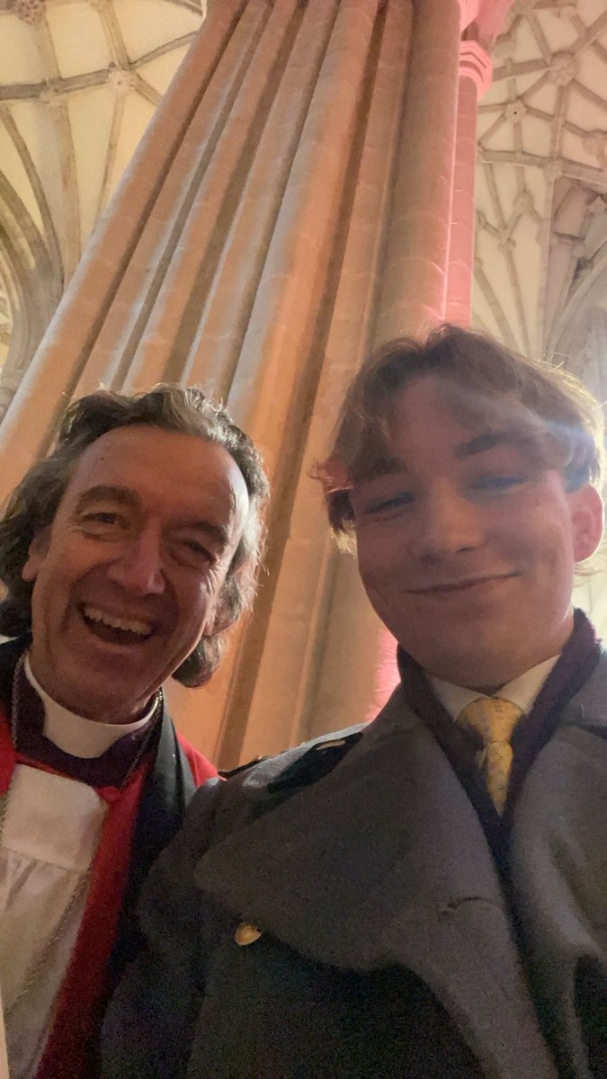 RickyWiggins9's tweet photo. The Welcome Service for the 98th Bishop of Winchester on the 13th was a spectacular event, steeped in history and tradition! Wonderful to finally see @RevAndrewRumsey and always fun to chat with @CriscentiRev https://t.co/lPALAuQcC9