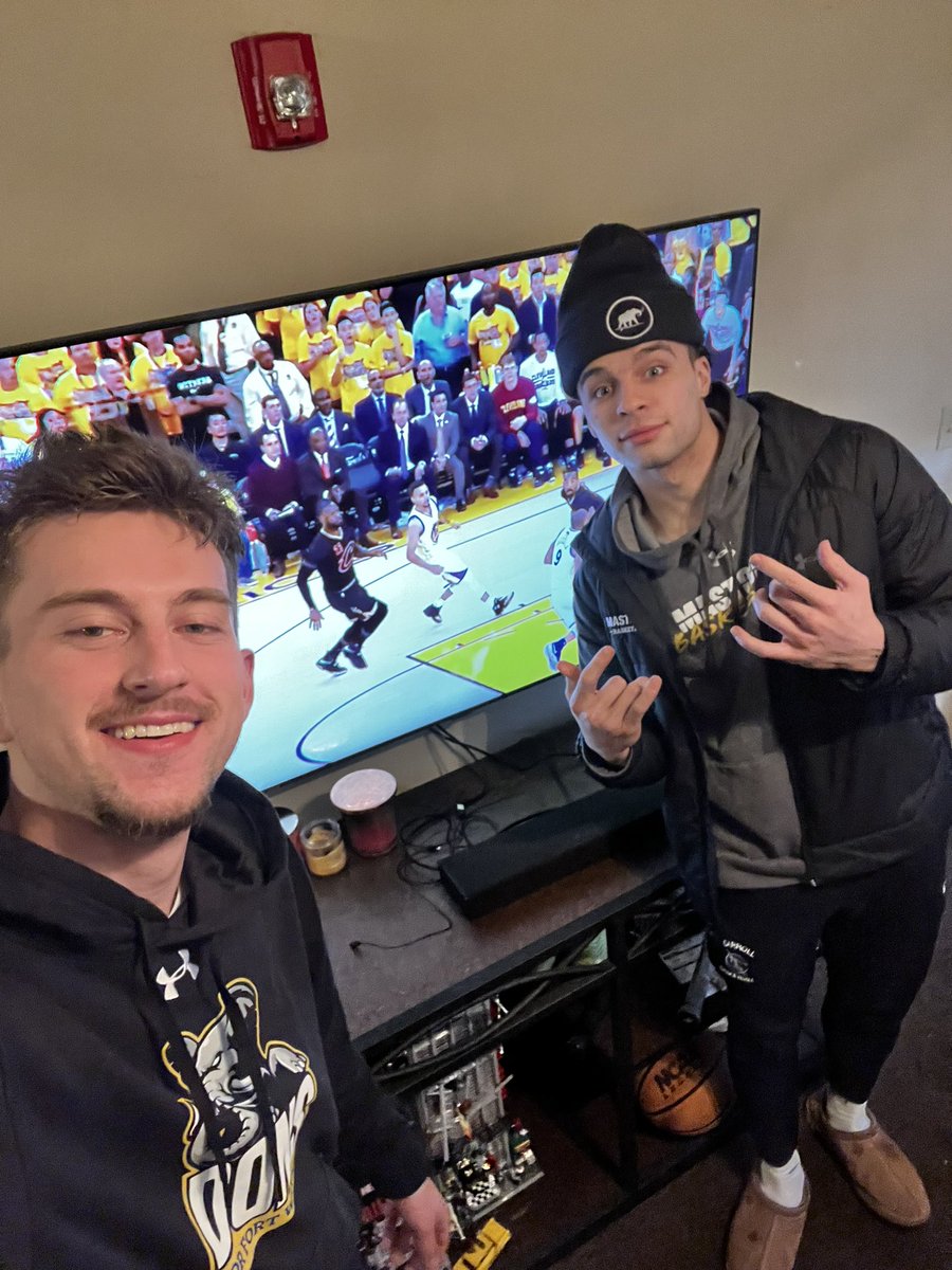 Keatondukes's tweet photo. Thank you to Classic Stereo for the new TVs, Appreciate all the support!! #classicstereo @Dons4FW https://t.co/7aaGqQHS9O