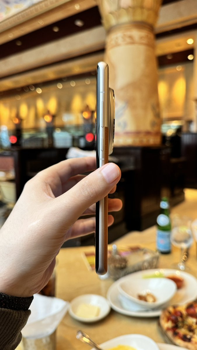 raqamitv's tweet photo. الهاتف الجديد من اوبو. الفايند اكس ٧ الترا
بس متوفر في الصين للأسف.
Oppo Find X7 Ultra
#oppo #findx7ultra #raqamitv #findx7 https://t.co/CFUbKmL4TI