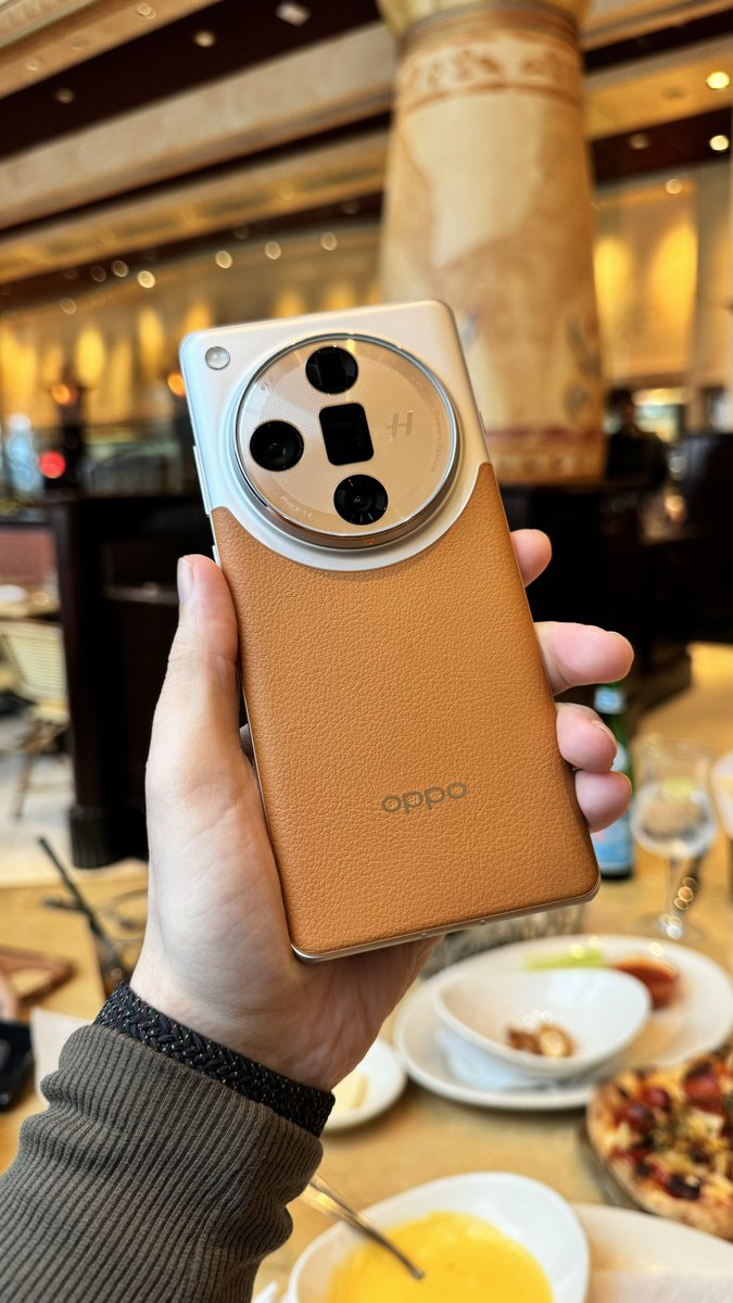 raqamitv's tweet photo. الهاتف الجديد من اوبو. الفايند اكس ٧ الترا
بس متوفر في الصين للأسف.
Oppo Find X7 Ultra
#oppo #findx7ultra #raqamitv #findx7 https://t.co/CFUbKmL4TI