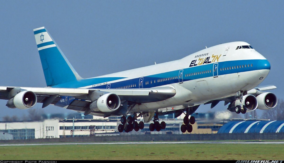 An El Al Israel Airlines B747-200 seen here in this photo at Warsaw Chopin Airport in April 1994 #avgeeks 📷- Piotr Pasnicki