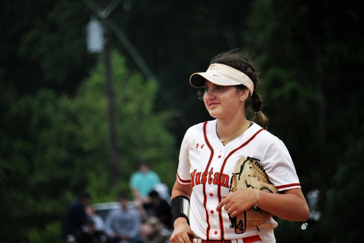 TatumMartin02's tweet photo. I am honored to be nominated as a finalist for the Greater Charlotte Hot Stove League Softball Banquet. @HotStoveDinner @SCSportsReport @eastlincolnsb @BanditsNc @TripleCrownBSG https://t.co/7BiVVfSYjZ