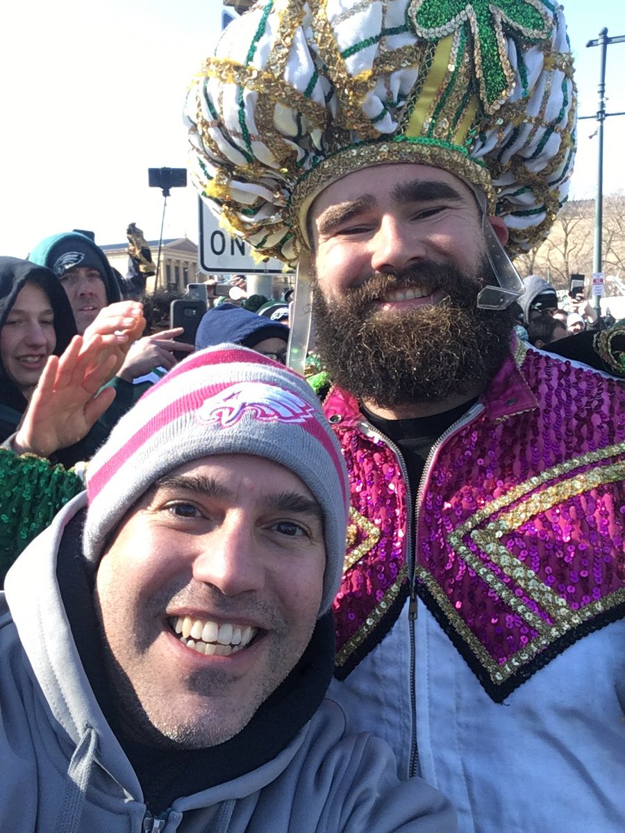 EJSosa21's tweet photo. @JasonKelce_ thank you for an amazing career. You will always be one of my favorite all time Eagles 💚 and thank you for getting us Eagles fans a SuperBowl 🏆 and thank you for taking the time right before u went up the art museum steps at the parade to take a picture with me https://t.co/hSu2cWOtmM
