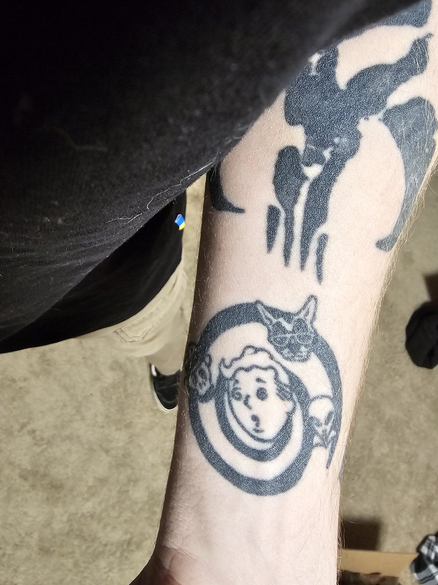 ShaneBaconstrip's tweet image. Tattoo Check: 

I havnt had a tattoo in years! The #Fallout Wild Wasteland perk and the Og #foxhound we&apos;re my last two probably, and that was 2011 and 2014 the orange has faded from the fox