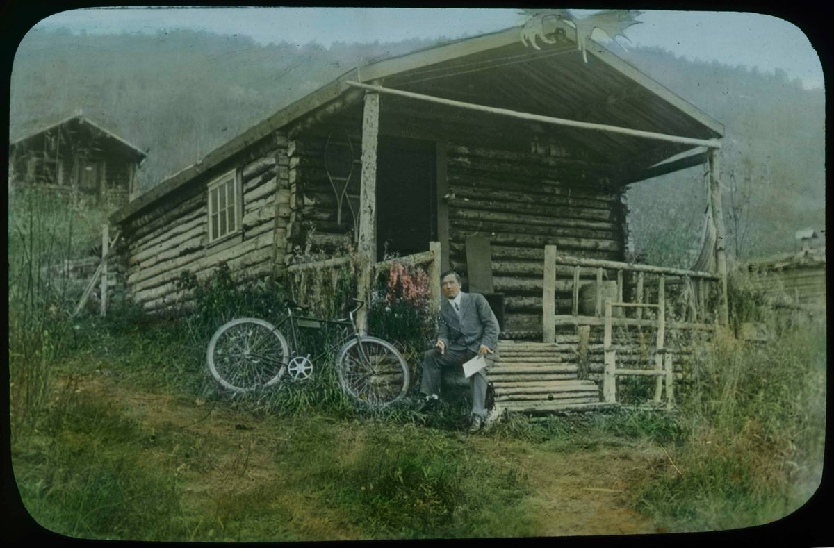 ParksCanYukon's tweet photo. On this day 150 years ago Robert Service was born.  Now part of the Klondike National Historic Sites, his little cabin in Dawson city sits quietly under snow until the spring when it comes alive with programs featuring some of his work.  
🥳 Happy birthday Bob! https://t.co/fdlu6d9tJU