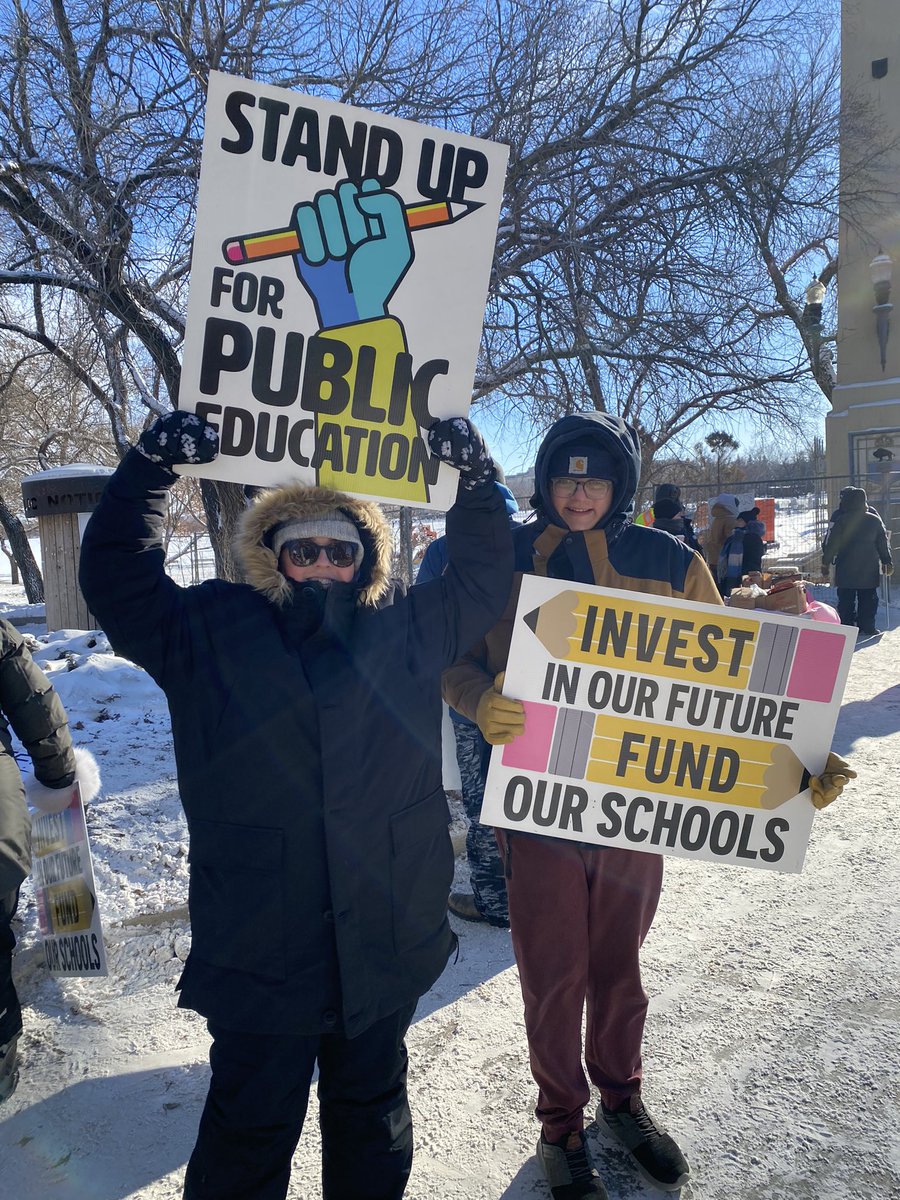 katherinekay19's tweet photo. -41 didn’t stand a chance! We deserve safe &amp; supported school environments- period. STF members, &amp; allies who supported today- we saw you, we’re happy you’re here, &amp; you are a valuable part of creating the change we need to see in our education system ✊🏼🪧📚🍎💗 #iamstf #wearestf https://t.co/im1rjXQnpK