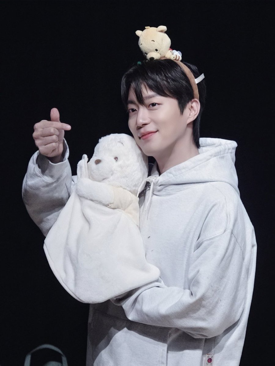 yys_no1's tweet photo. 20240113 #하이라이트 #윤두준

두주니의 입꼬리와 하튜손가락은 사랑..💙 https://t.co/Pgiar9RTqt