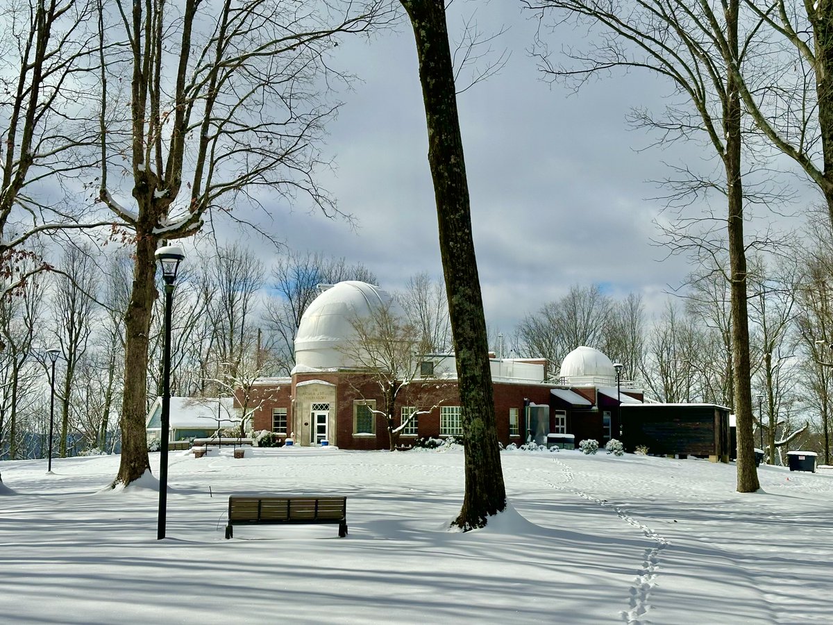 dyerobservers's tweet photo. We're not sure how he did it, but Dr. Billy made it up the hill to check on the grounds. Because we are closed, we asked him to take a photo to share. What do you think?
#vandygram #dyerobservatory #drbillyteets #brentwoodtn #nashvillesnow #nashvilleweather https://t.co/vDQGuKrLIt