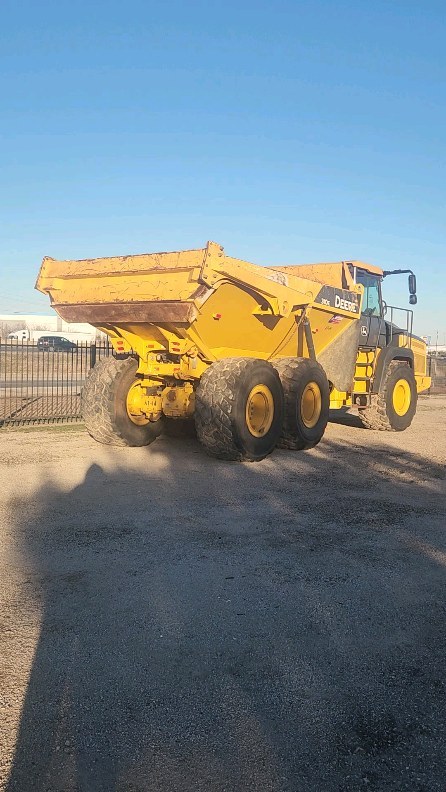 HeavyEquipGuy's tweet image. Frozen Freight: A Chilly Surprise in a John Deere Truck Bed! 817-733-3799 #JohnDeereMagic #FrozenFreight #IceTruckAdventure #ColdWeatherWonders #ArticulatedTruckLife #WinterInConstruction… dlvr.it/T1TGrh #heavyequipment #constructionequipment #construction