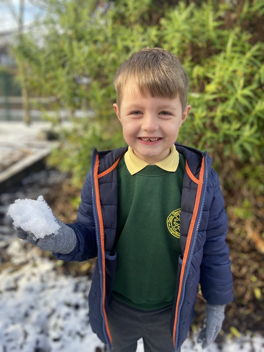 Well done to all those children who made it into school today, despite the snowy conditions! ❄️🧤
A special mention to 6L and 1E who have 100% attendance and enjoyed a crunchy snow walk! ☃️ #snow #snowydays #coldweather #attendanceheroes