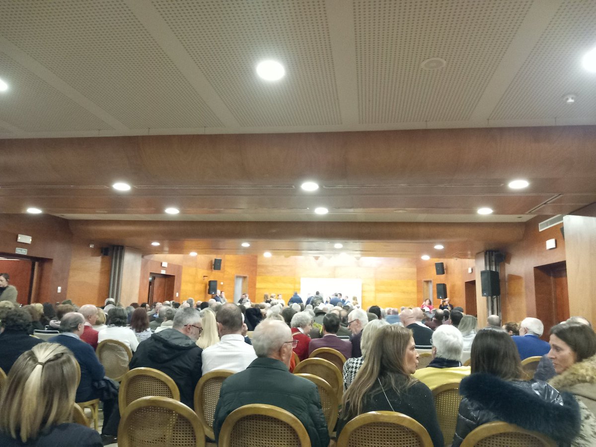 AnalizaCalidad1's tweet photo. Hoy nos encontramos acompañando a nuestros #clientes pero sobre todo #amigos de #QuesosLaPeral en la publicación de su libro: "Centenario de una saga" 
#GrupoAnalizaCalidad #ConNuestrosclientes #Paranuestrosclientes https://t.co/gQelfDrq31