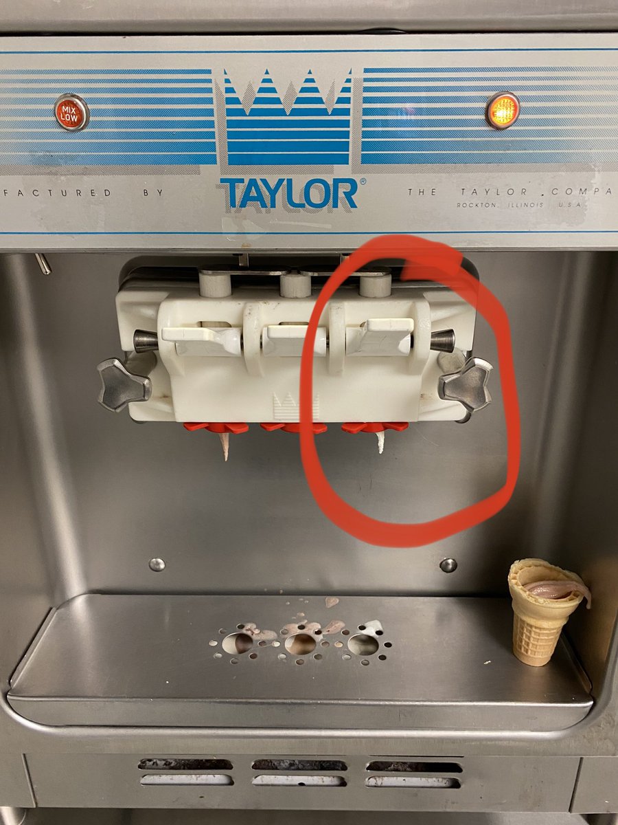 🚨 PSA 🚨 

The ice cream machine in Central CC cafeteria is back working and delicious as ever but vanilla has moved from far left to far right

I REPEAT, VANILLA IS NOW ON THE FAR RIGHT