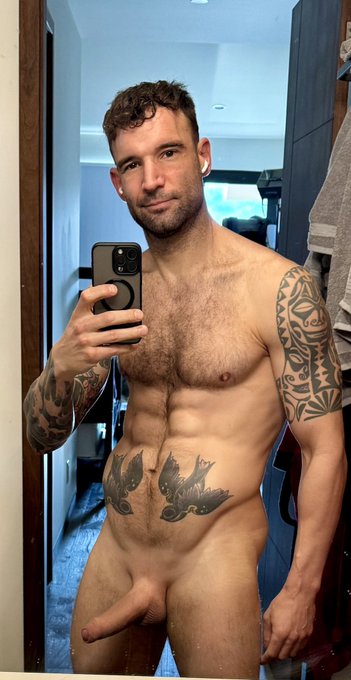 Getting a different pump before the gym 👀😜💪🏻 https://t.co/5fQm1zW2JB<a href="/tag/abs"class="tags"><span>#abs</span></a><a href="/tag/tattoo"class="tags"><span>#tattoo</span></a><a href="/tag/jump"class="tags"><span>#jump</span></a>