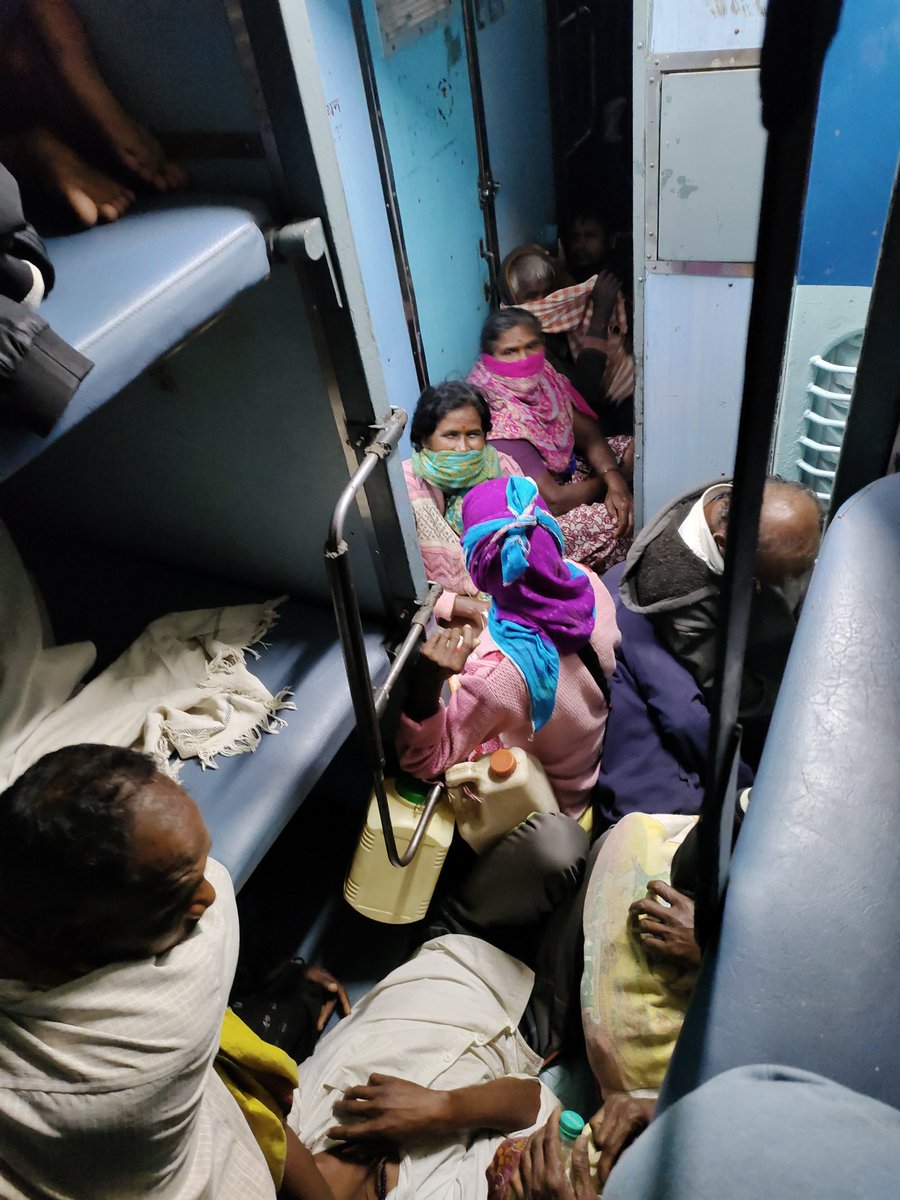 ManishRajCh's tweet photo. This is the situation in s12 coach.
@drmsecunderabad @RPF_INDIA @SCRailwayIndia @RailwaySeva https://t.co/niUjCVxIA9