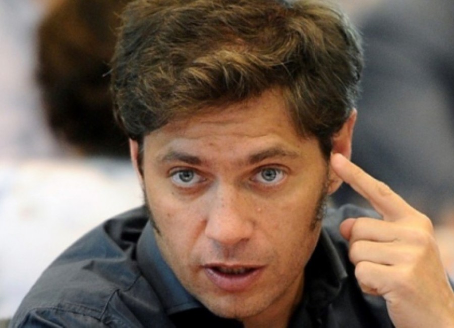 nacholastrabaez's tweet photo. Kicillof / Milei

K: Calza 43 
M: Tiene patas de duende

K: Le quedan bien las pastillas
M: Parece el Grinch 

K: No tiene papada
M: Tiene papada

K: Tiene un gato simpático 
M: Tiene perros clonados 

K: Es un académico 
M: Es un burro de la escuela austríaca 

K: Tiene logros destacados
M: Su máximo logro económico fue la negociación con Fátima para finja ser la novia 

K: La esposa es intelectual
M: La novia contratada tiene videos xxx 

K: Se asesora solo
M: Lo asesora un perro muerto 

K: Se baña todos los días 
M: Hasta Del Caño se baña más que él

K: Tiene toda la facha
M: Utilizan IA