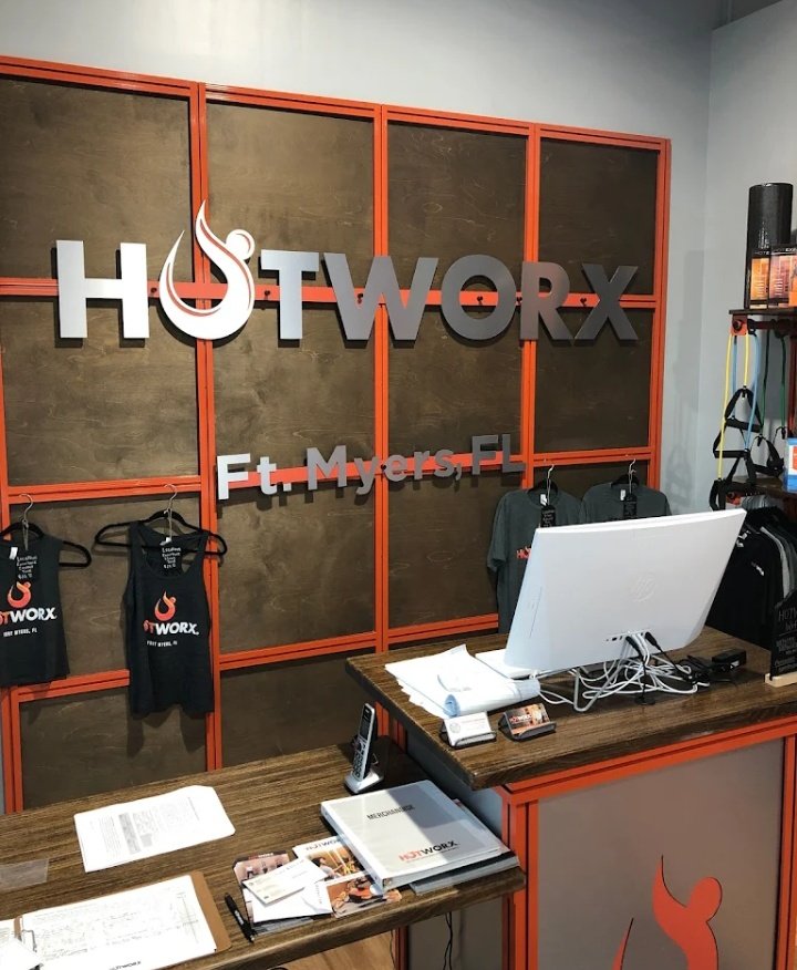 Ivy2Hottie's tweet photo. Life &amp; All Things Living

★彡[ 𝓘𝓿𝔂 𝓒𝓪𝓻𝓽𝓮𝓻 ]彡★

#SOLO 

 I'd been filling in at various studios around Fort Myers and today I was at HotWorx. Things had been busy and I was finally taking a break in the small area near the front, eating a light salad and enjoying ~ https://t.co/0kOp8v2PBv