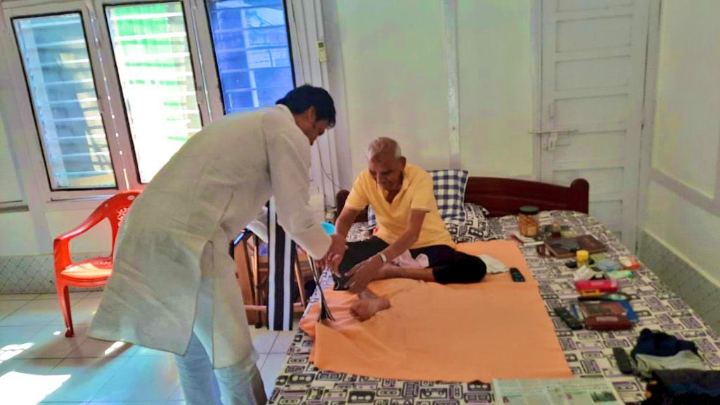 BjpBiplab's tweet photo. त्रिपुरा के पूर्व मुख्य सचिव श्री कुमार आलोक के पिताजी के आकस्मिक निधन का समाचार दुखद है। वे भारतीय वैदिक संस्कृति के साथ-साथ बहुमुखी प्रतिभा के धनी थे।

परिजनों के प्रति मेरी संवेदना। माता त्रिपुरसुन्दरी उनकी दिवंगत आत्मा को शांति दे ऐसी कामना करता हूँ।

ओम शांति! https://t.co/b4zrCyj8xD