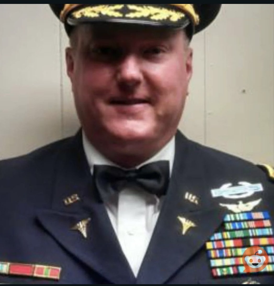 StolenValor1's tweet photo. Meet “LTC Gregory Thomas Myers” 

Medical Infantry I guess? Awarded a Silver Star and a Purple Heart for Operation Desert Storm in 2006…

Who would’ve thought Operation Desert Storm was still being fought in 2006! 😂😂

Fake certificates and a fake uniform. 
😂 https://t.co/a5994WEbtL