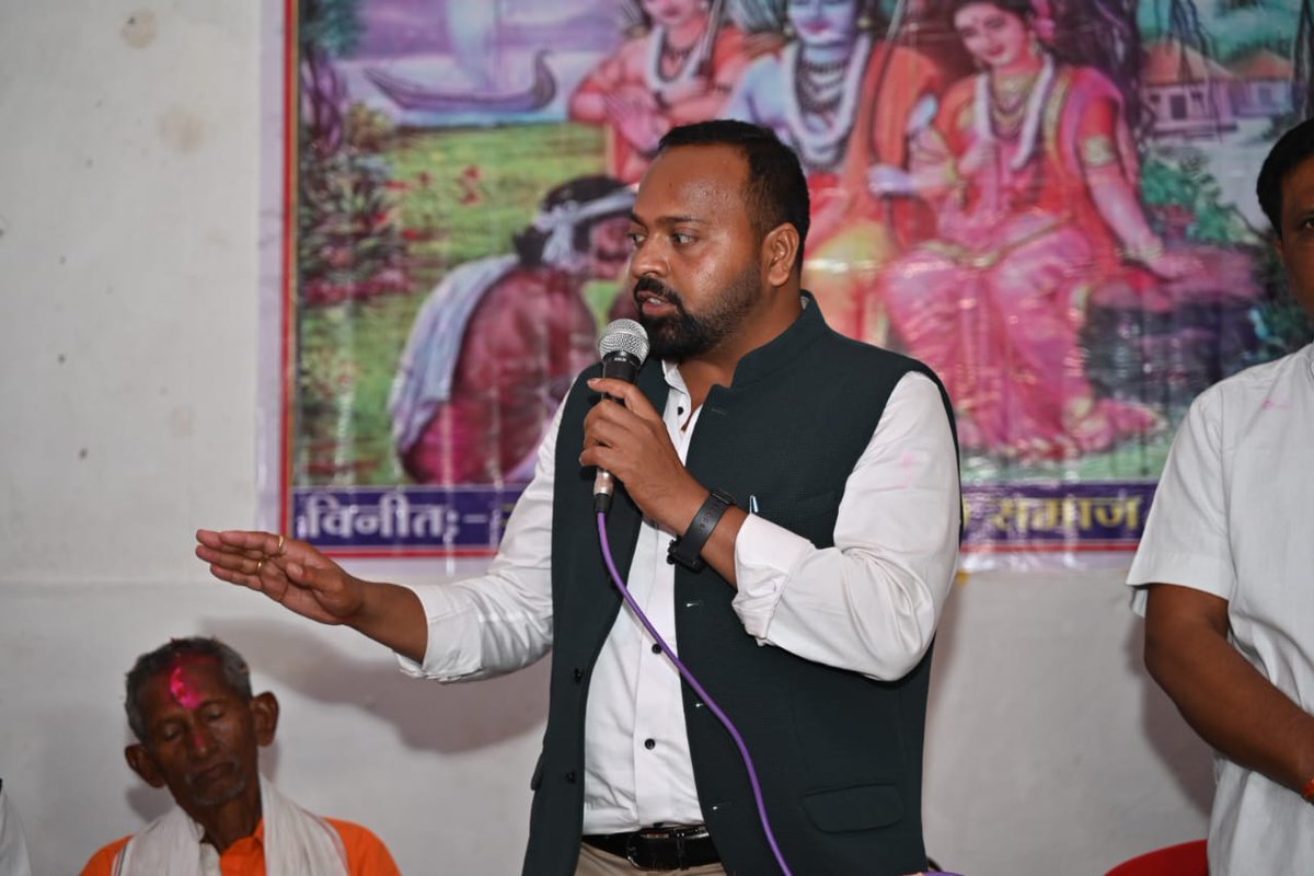 DipeshSahuBJP's tweet photo. ग्राम सहगांव में मर्यादा पुरुषोत्तम भगवान श्रीरामचन्द्र जी की परम सखा एवं अनन्य भक्त महाराज गुहा जयंती में सम्मिलित हुआ।
#cg #MLA #dipeshsahu #vidhayak #bemetara #mladipeshsahu #निषाद_गुहाराज #Dipesh https://t.co/4SXOoAuVp9
