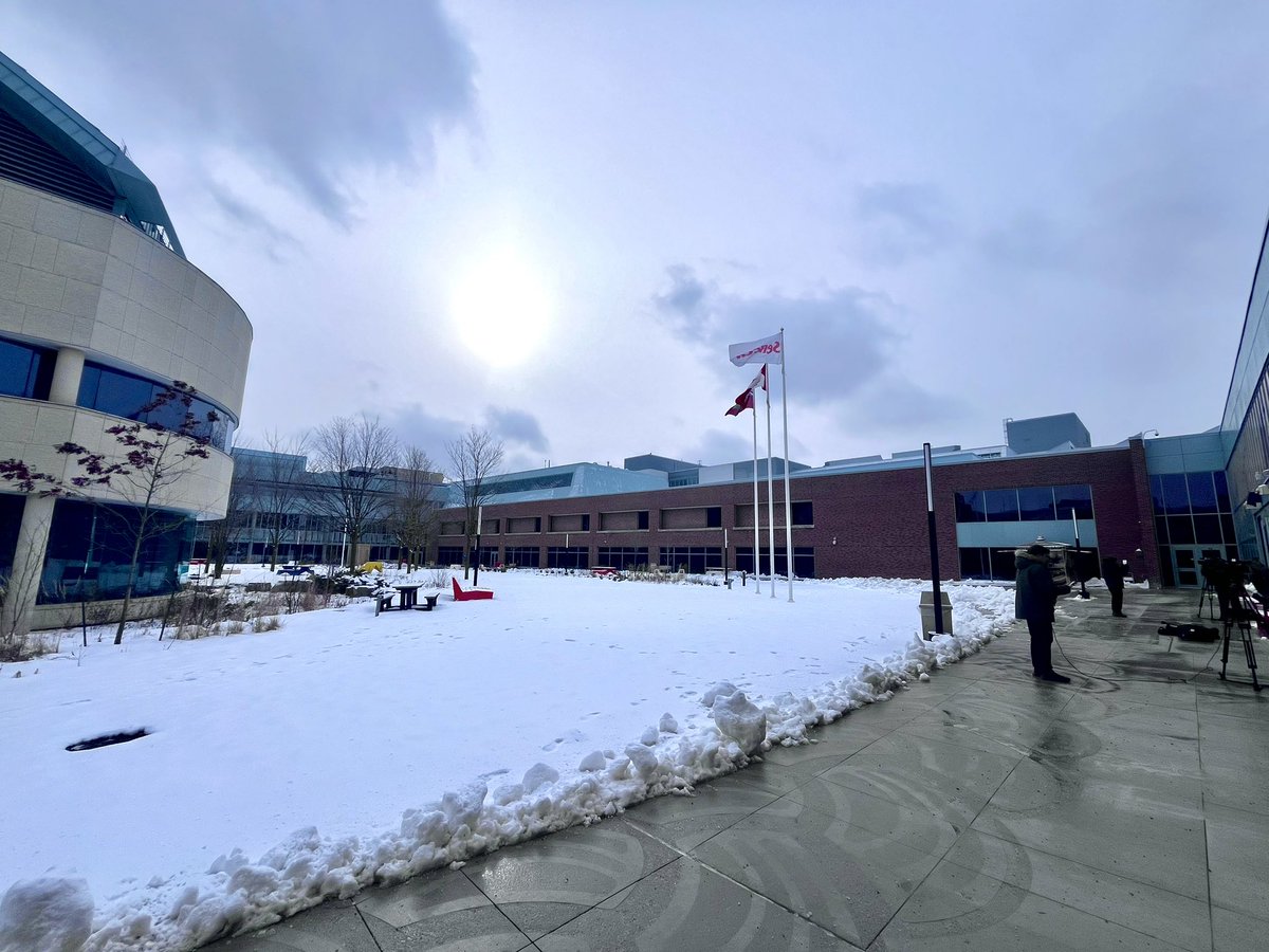SayNewsNow's tweet photo. Students getting into the winter sun, mixing academics with a touch of wind chill❄️🥶 
#studentlife https://t.co/fhJFq7AmYp