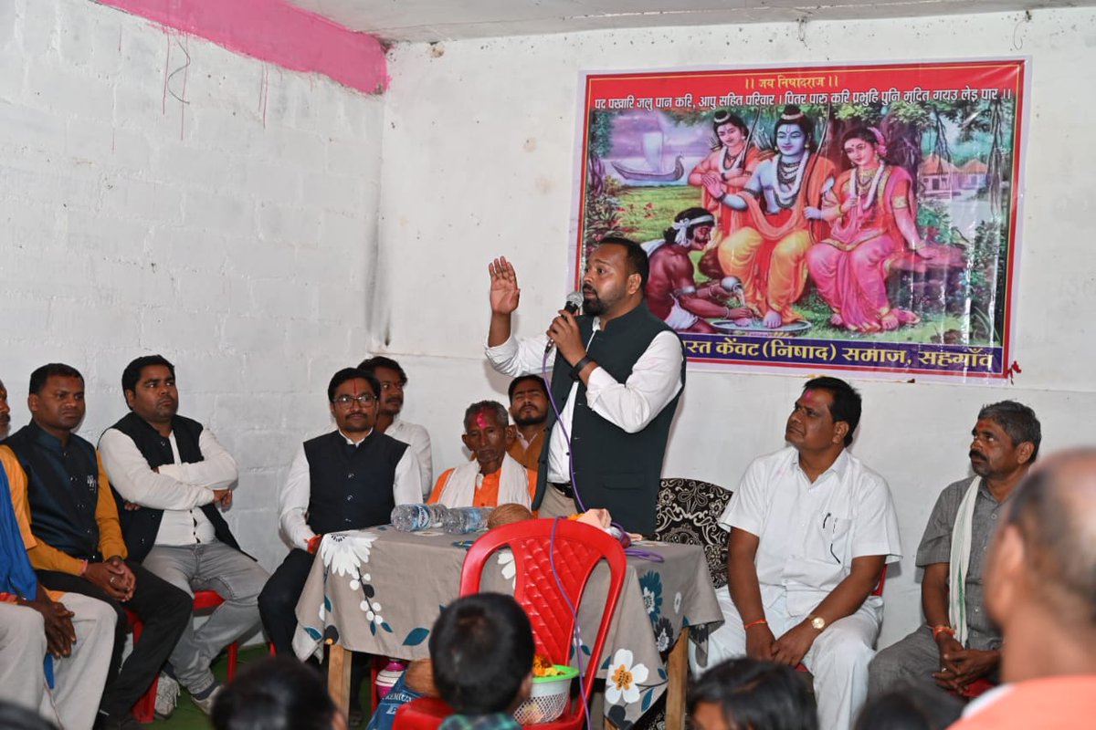 DipeshSahuBJP's tweet photo. ग्राम सहगांव में मर्यादा पुरुषोत्तम भगवान श्रीरामचन्द्र जी की परम सखा एवं अनन्य भक्त महाराज गुहा जयंती में सम्मिलित हुआ।
#cg #MLA #dipeshsahu #vidhayak #bemetara #mladipeshsahu #निषाद_गुहाराज #Dipesh https://t.co/4SXOoAuVp9