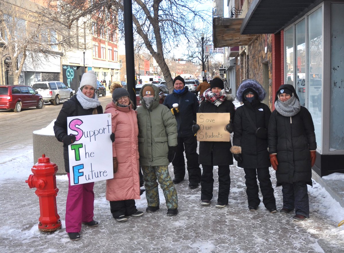 Teachers in #SwiftCurrent are participating in the one-day province-wide strike held by the Saskatchewan Teachers' Federation about working and learning conditions in publicly funded schools.  <a href="/SaskTeachersFed/">Saskatchewan Teachers' Federation</a>   <a href="/ChinookTeachers/">Chinook Teachers' Association</a>