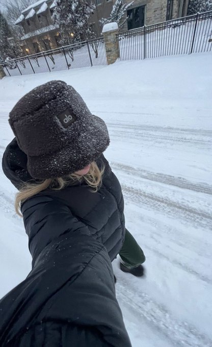 Still getting those steps in 🥾❄️ https://t.co/HGEXzjZi6o