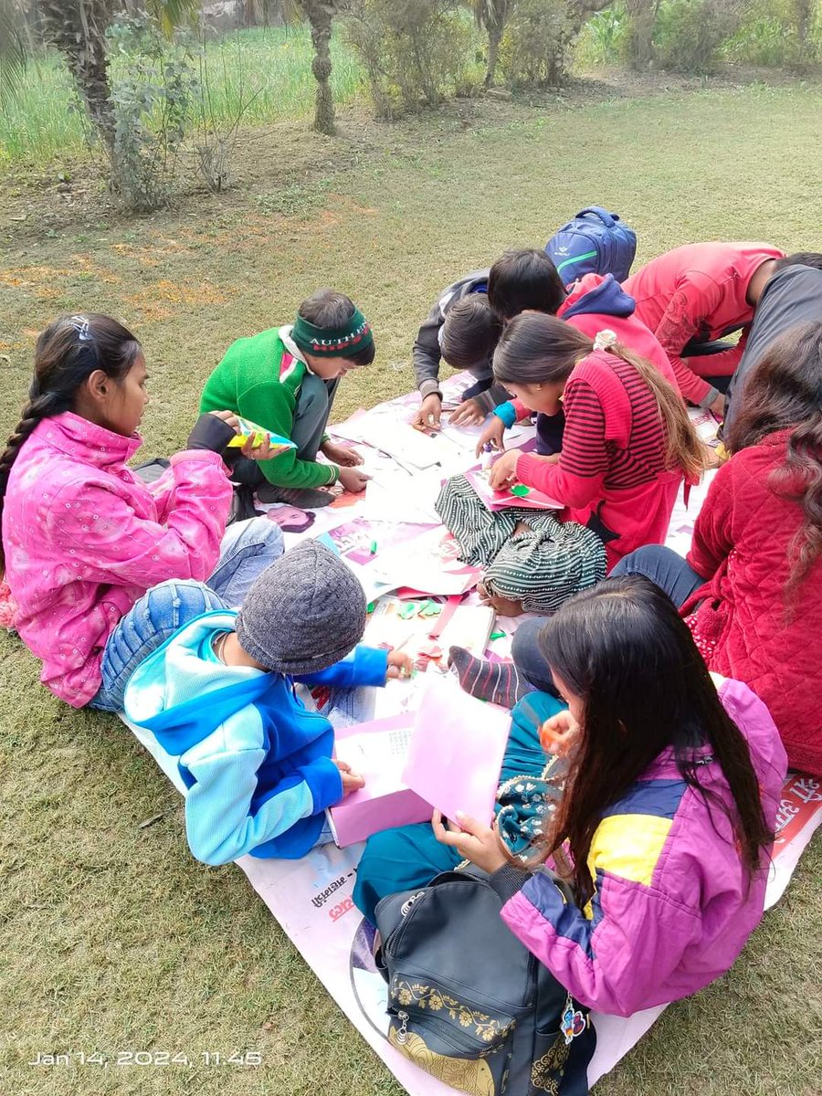 ashutosh27shank's tweet photo. Makar Sankranti Celebration with students at Yamuna Khadar, Mayur Vihar Ph I Delhi. Students made awesome drawings, greetings, craft on the Makar Sankranti theme. Til Special items and snacks were distributed to all students.
Thank you dear students for awesome hand made gifts 🌺 https://t.co/UZYmtyawjq