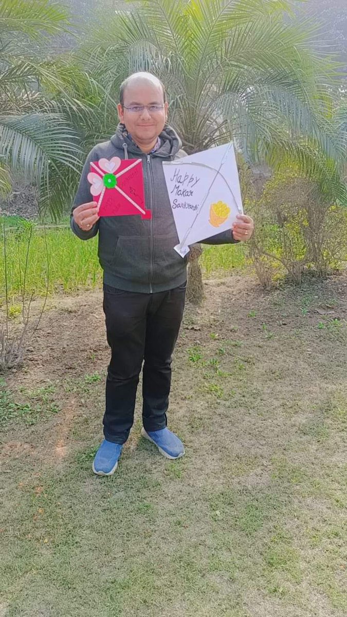 ashutosh27shank's tweet photo. Makar Sankranti Celebration with students at Yamuna Khadar, Mayur Vihar Ph I Delhi. Students made awesome drawings, greetings, craft on the Makar Sankranti theme. Til Special items and snacks were distributed to all students.
Thank you dear students for awesome hand made gifts 🌺 https://t.co/UZYmtyawjq