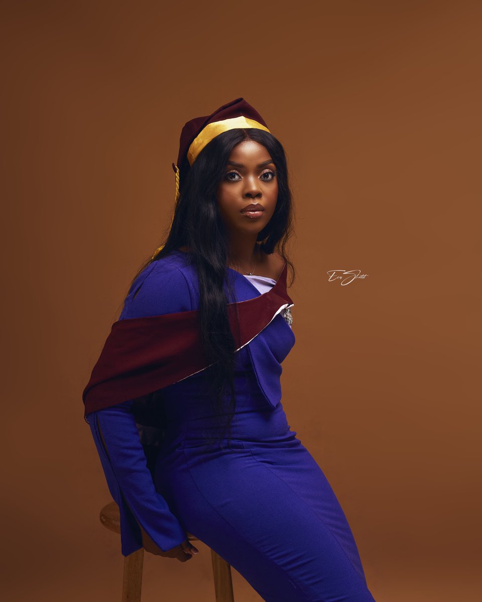 Uka_maka24's tweet photo. https://t.co/xGgEYFS1bR (Ed) Mathematics (Hons)🤭💫

Ask for my details abeg😂🤲🏽

#classof’21 https://t.co/ekKhzHLZ3R