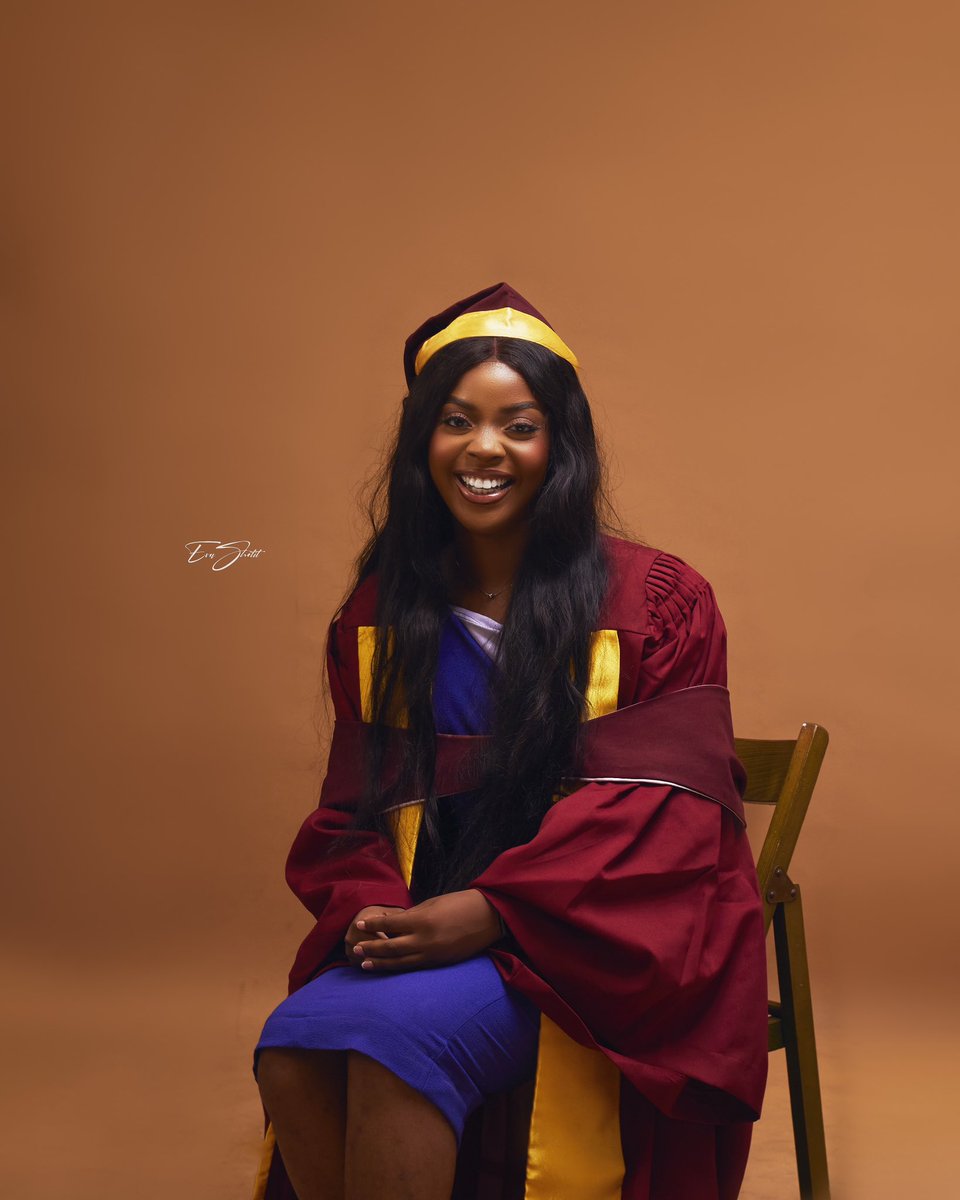 Uka_maka24's tweet photo. https://t.co/xGgEYFS1bR (Ed) Mathematics (Hons)🤭💫

Ask for my details abeg😂🤲🏽

#classof’21 https://t.co/ekKhzHLZ3R