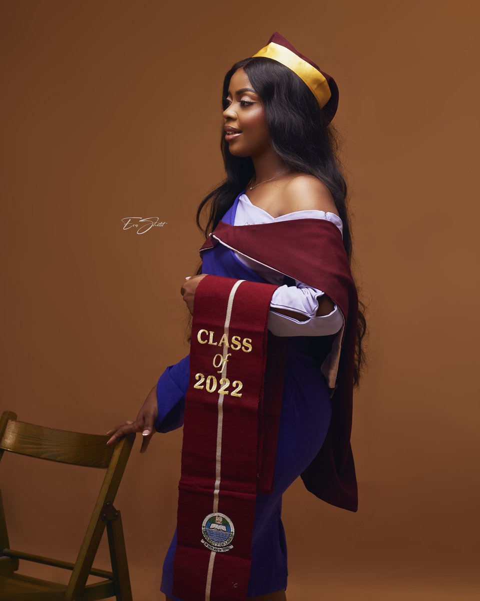 Uka_maka24's tweet photo. https://t.co/xGgEYFS1bR (Ed) Mathematics (Hons)🤭💫

Ask for my details abeg😂🤲🏽

#classof’21 https://t.co/ekKhzHLZ3R