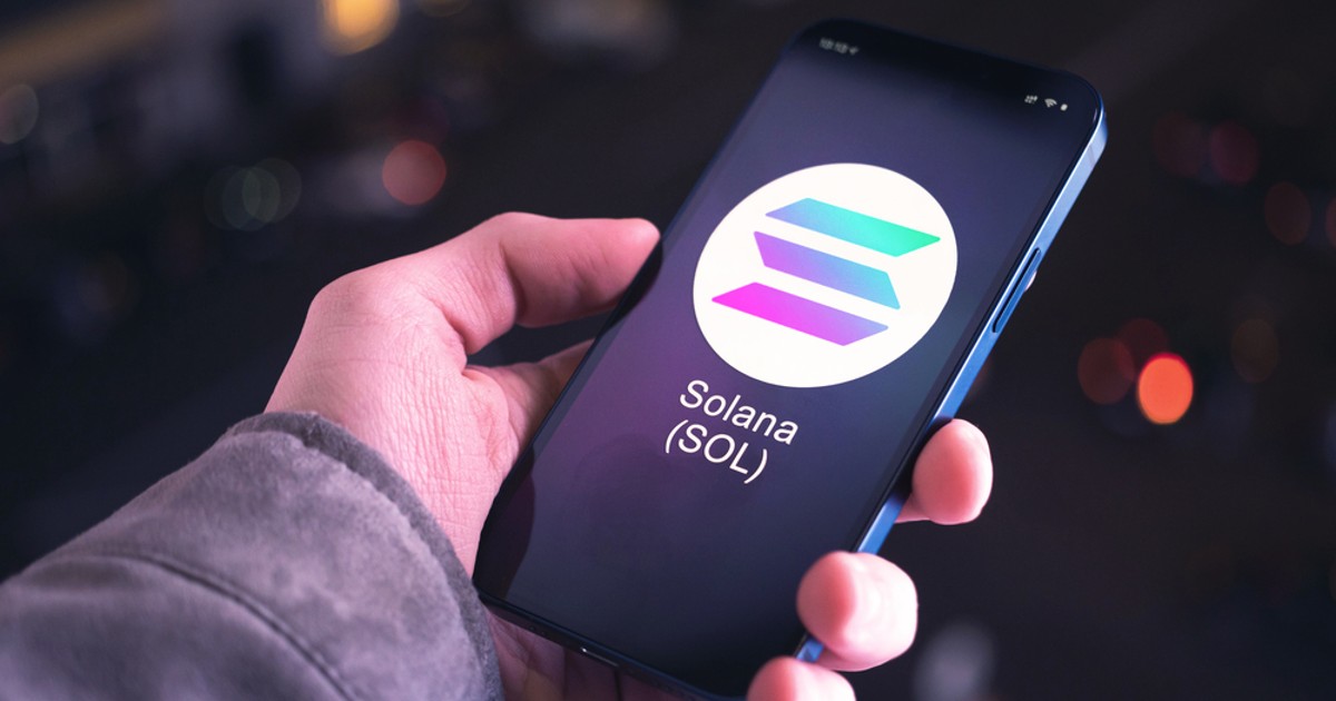 AltcoinDaily's tweet photo. Solana Mobile to sell second #crypto smartphone (per reports) https://t.co/9gZBhHTFIL
