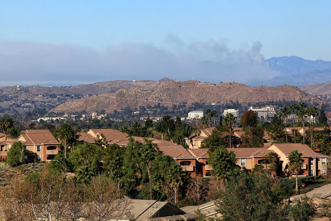 engineco16's tweet photo. Ten years ago today 1/16/2014 #ColbyFire #Glendora as seen from Riverside. @Angeles_NF
I like my reply to a person of FB:
"Crazy for January, but it's just so dry out there and the east winds we've been having. I believe we no longer have normal seasons here in SoCal. I mean look how brown Mt. Rubidoux is."