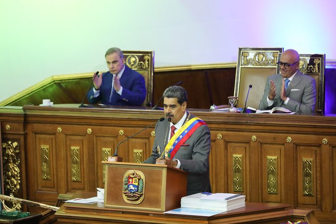 CAR15JFR's tweet photo. #16Ene 
Pdte. @NicolasMaduro: 8 líneas, 12 metas y un gran objetivo que resume todo, para ahora y lo que viene. #TransformarPorElFuturo 

@Gabrielasjr @cytdanmarys @luisinfoVen @elianapnat @icarabobo2021 @BrigadasCHCH @enunclicvlc https://t.co/EnPES7WsIf