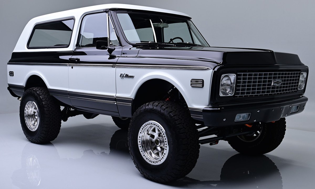 Barrett_Jackson's tweet photo. If you Blink, you'll miss it. Created by #HoganBuilt as 11 and called "Blink," this is a fully built, supercharged 4-wheel-drive 1971 @Chevrolet #K5 CST #Blazer. Selling with No Reserve, January 20-28 at WestWorld of #Scottsdale. 

Learn More: https://t.co/c1VY3mi4KP https://t.co/Wy3Nvvjg9m