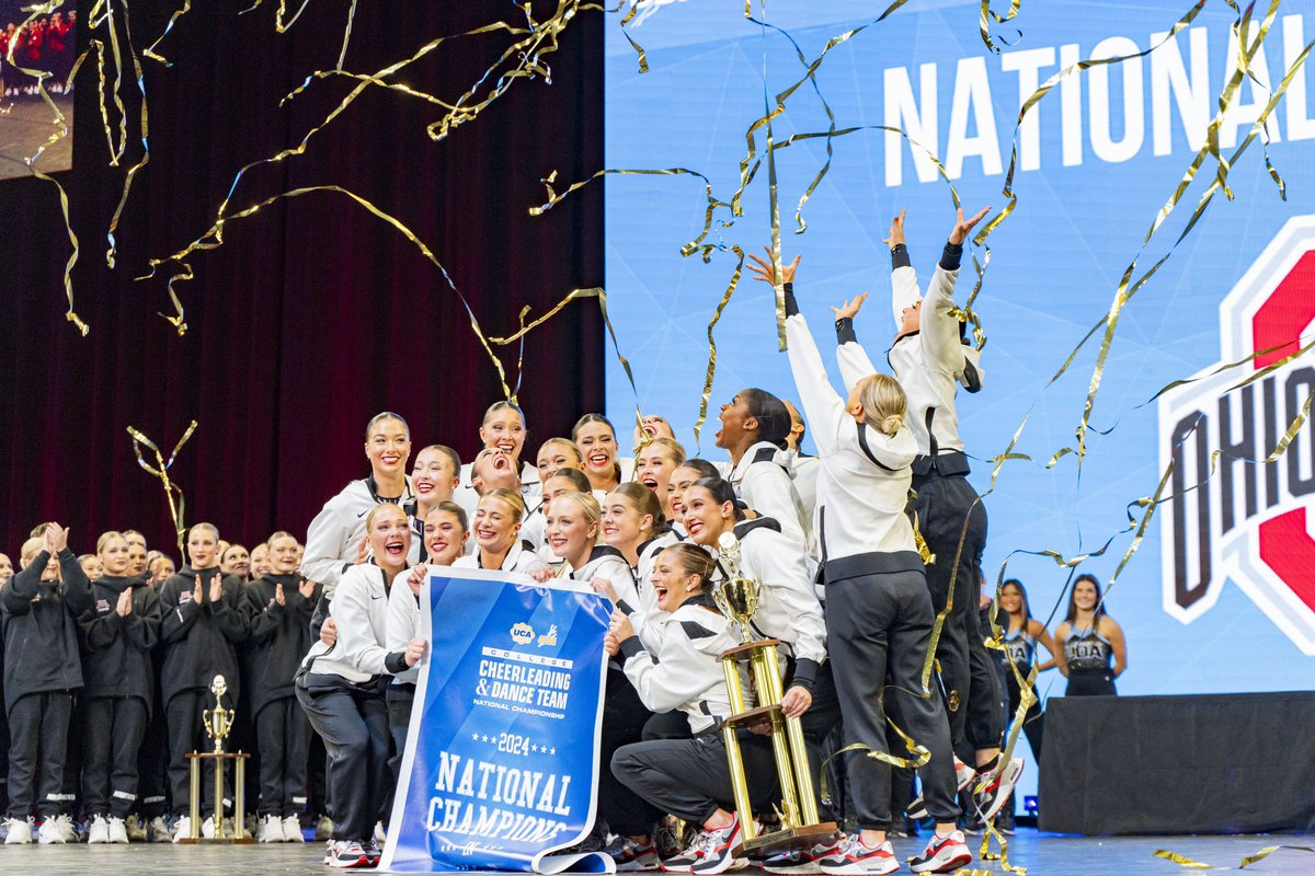OhioState's tweet photo. NATIONAL CHAMPIONS! ⭕️🙌 Let's hear it for @OSU_SpiritSquad and @OhioStateDT! 🏆 https://t.co/t1SURoUqBb