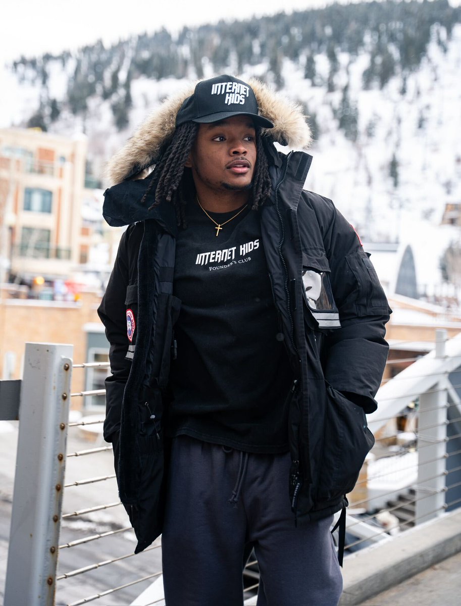 I opened the glass door to my balcony and the salty air smacked me in the face.

The sun was bright, the palm trees were green, and the smell of the fajitas being cooked next door was making my mouth water.

I spent all of September 2023 living two blocks from a beautiful beach