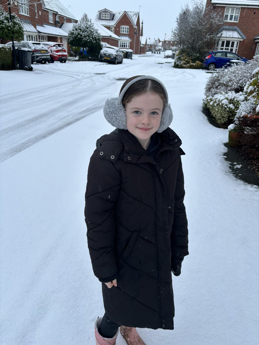 anna_mcdonald's tweet photo. @Farnworth5OG Cartwheels in the snow today https://t.co/sfBLMtGOUs